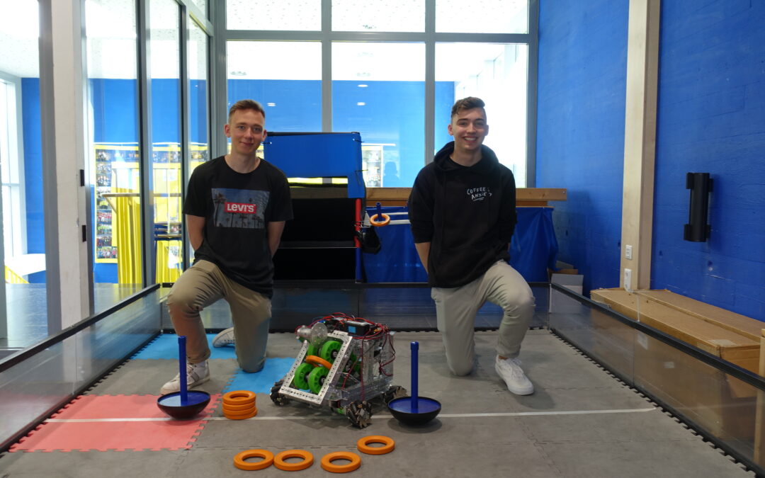 Schüler des Ernst-Abbe-Gymnasiums beim virtuellen Wettbewerb der First Tech Challenge in Spanien