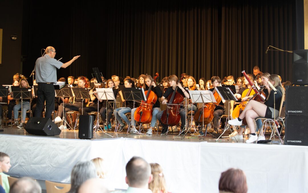 Proppenvolles Haus in der Festhalle Unterkochen – Abschied von Abitur-Band