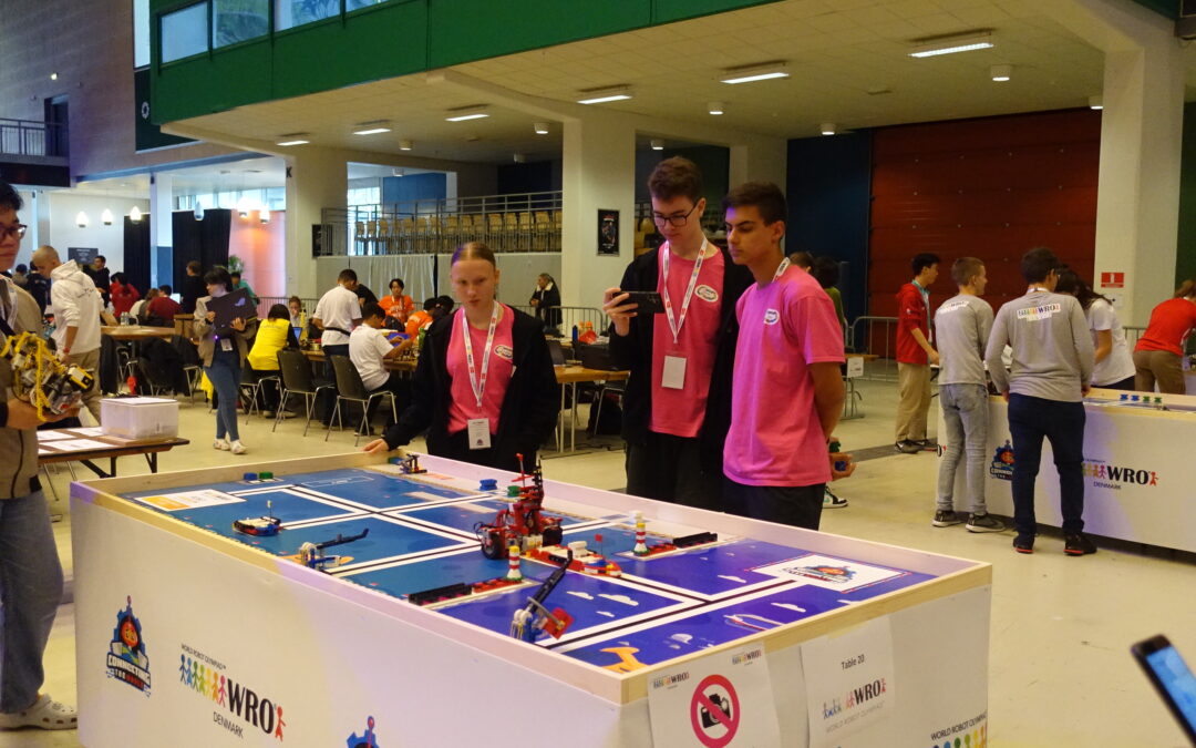 Vom Regionalwettbewerb bis zum Weltfinale: die Erfolgsreise der EAGirls bei der World Robot Olympiad in Dänemark